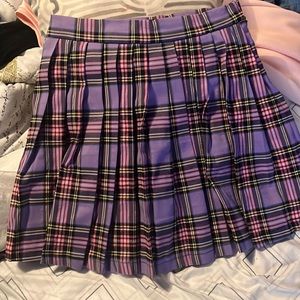 It’s a skater pleated skirt I only wore it one time.